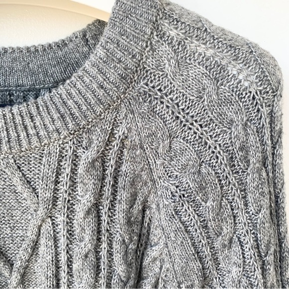🌸Abercrombie and Fitch🌸 long sleeve gray sweater size small - Picture 4 of 10